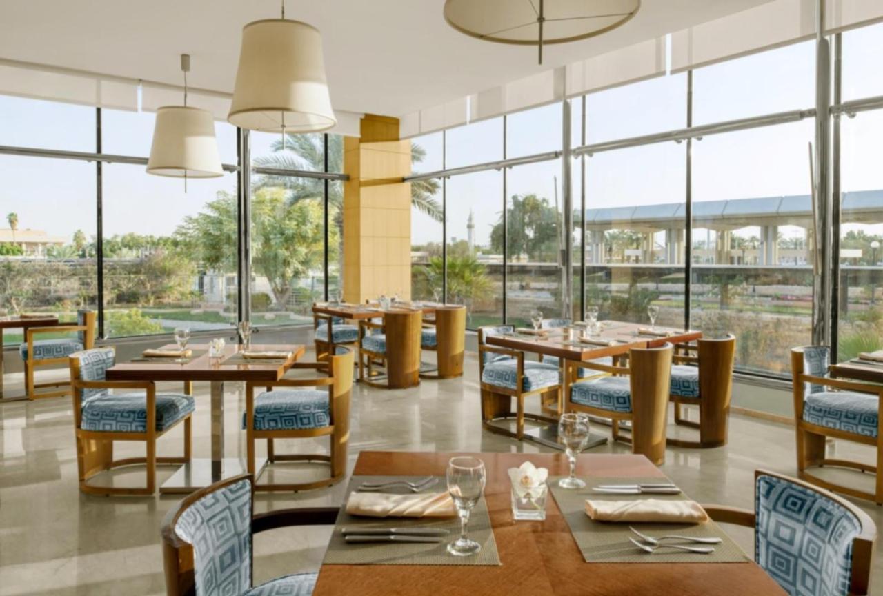 Intercontinental Riyadh By Ihg Exterior foto The restaurant
