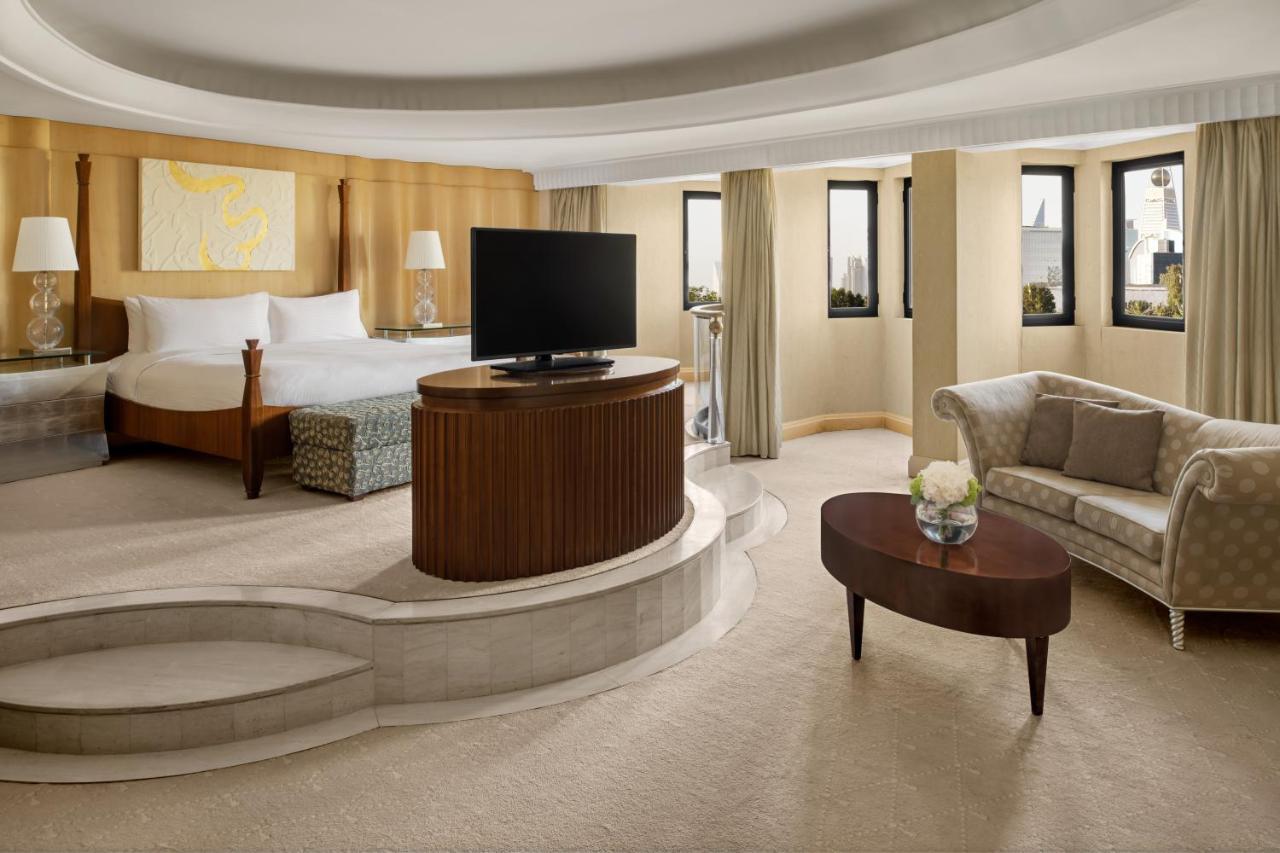 Intercontinental Riyadh By Ihg Exterior foto A suite at the Conrad London St. George