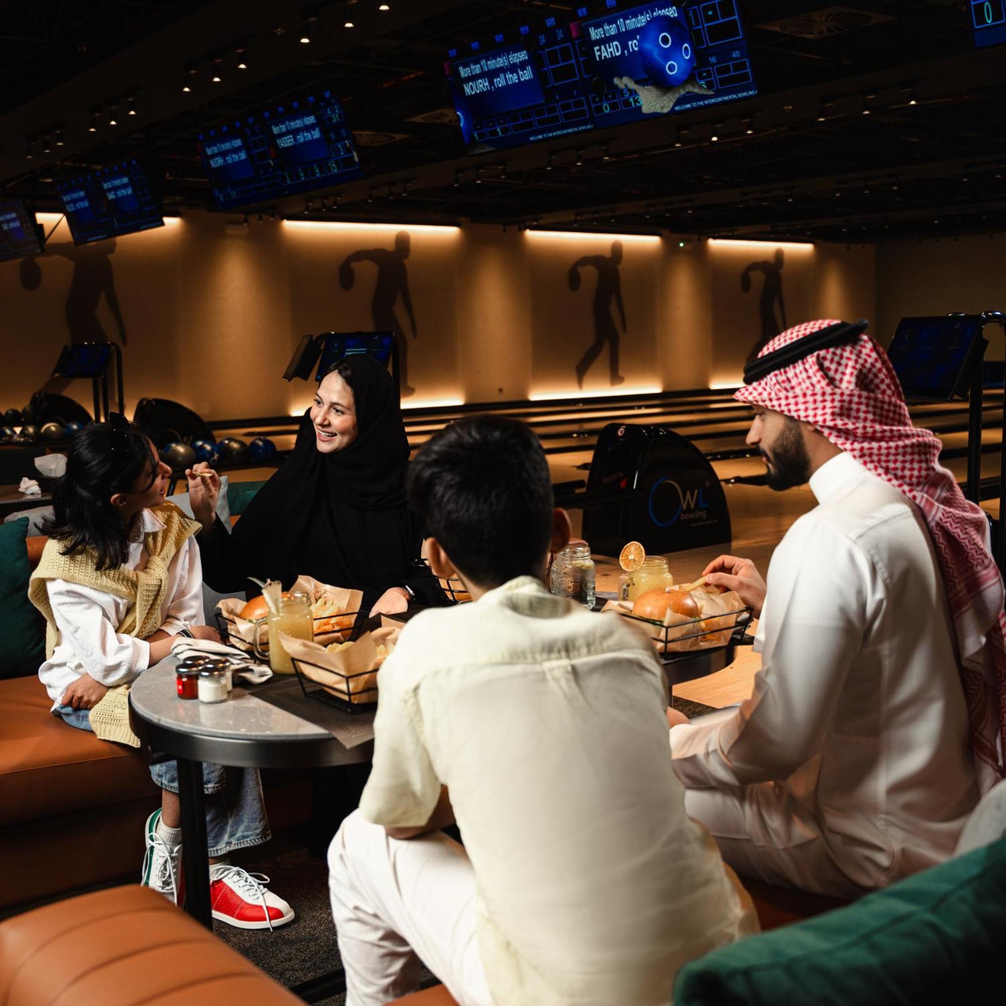 Intercontinental Riyadh By Ihg Exterior foto A family at a restaurant in the United Arab Emirates